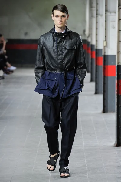 Look 10